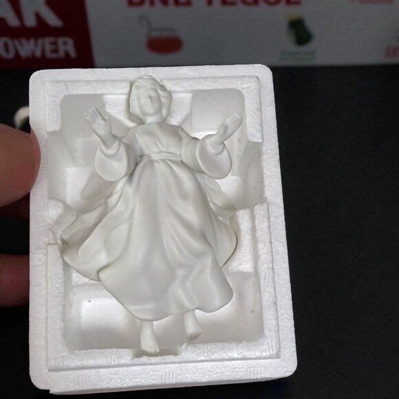 FLAWED 1985 Avon Nativity Collectibles The Angel Flying Hanging White Porcelain - Picture 3 of 9